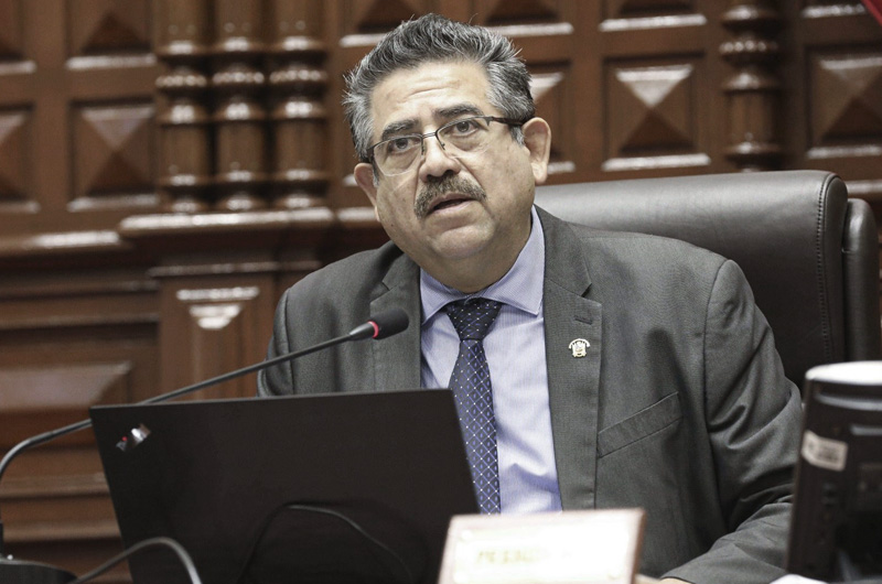 Bancada de Frente Amplio presenta moción de censura contra Manuel Merino