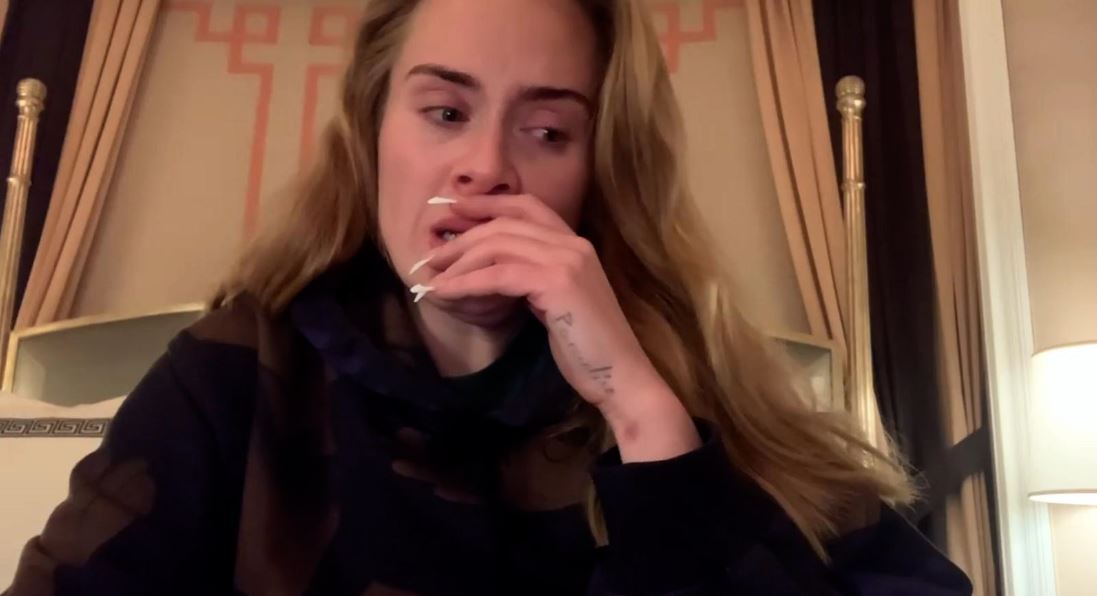 Adele conmueve con su llanto al tener que posponer sus shows en Las Vegas