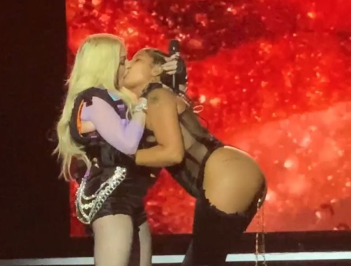 El beso de Madonna y Tokischa en show de LGBT+ del que todos hablan