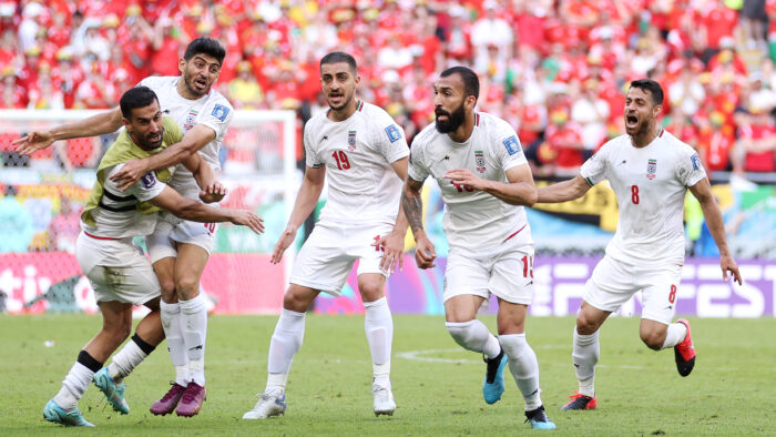 Irán insistió y se quedó con la victoria ante Gales en un frenético partido